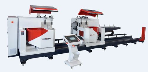 廣東龍邦機械攜新切割設備亮相FBC展，引領機械行業(yè)創(chuàng)新潮流